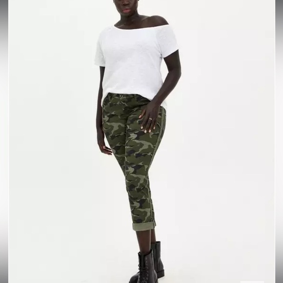 Torrid Crop Aviator Skinny Stretch Twill Mid-Rise Pant Size 26 - Picture 1 of 5